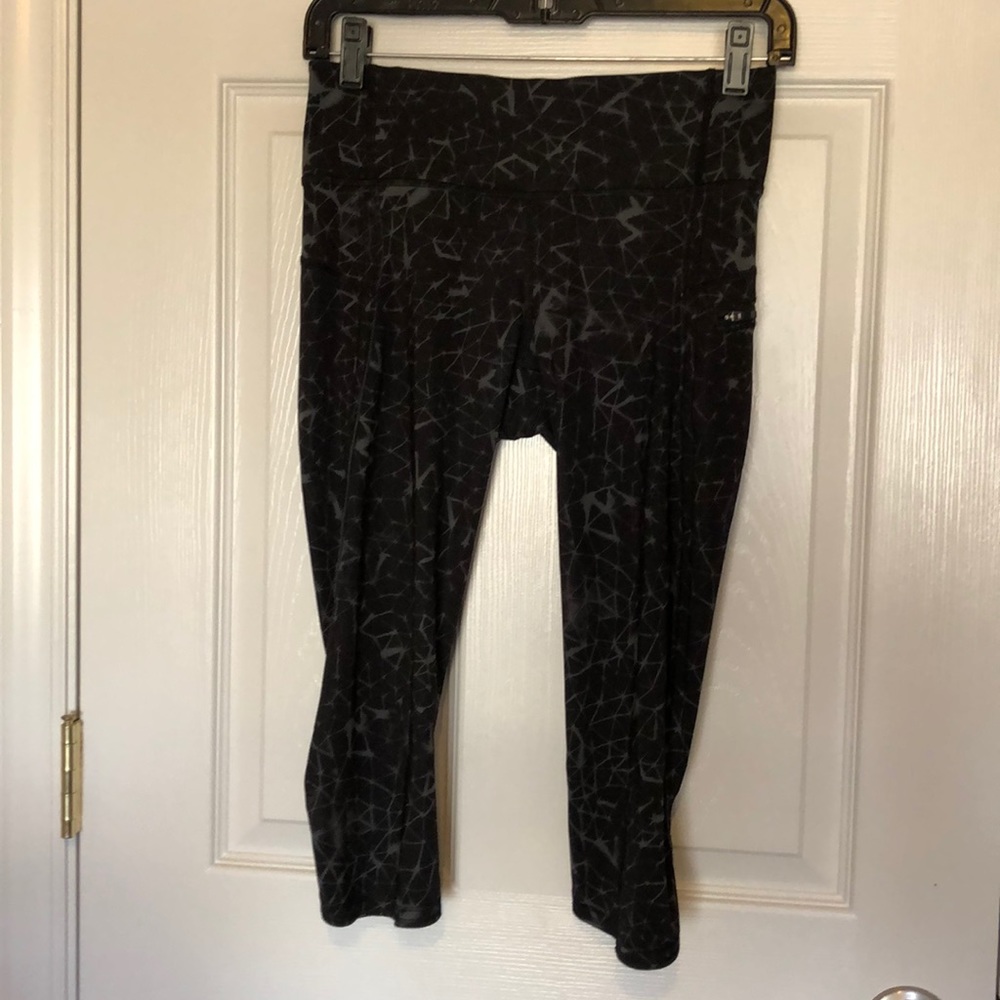 Lululemon crop yoga pants